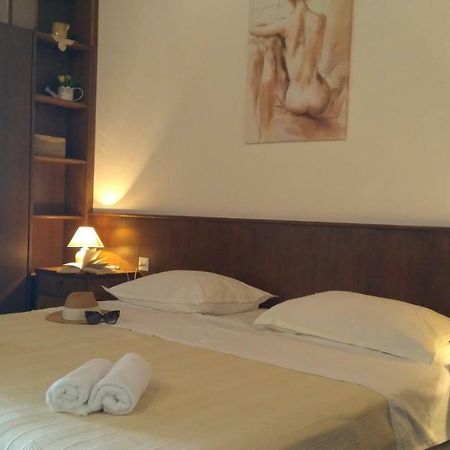 House Nede Medic Hotel Brela Ngoại thất bức ảnh