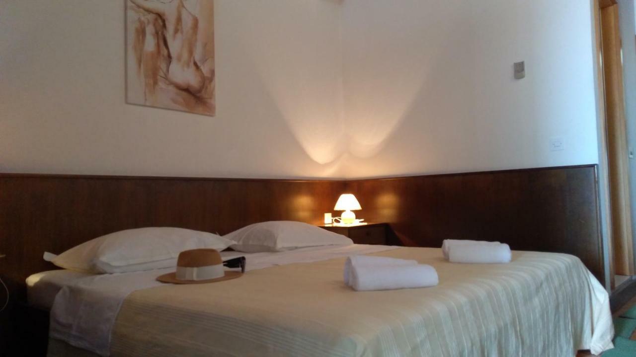 House Nede Medic Hotel Brela Ngoại thất bức ảnh