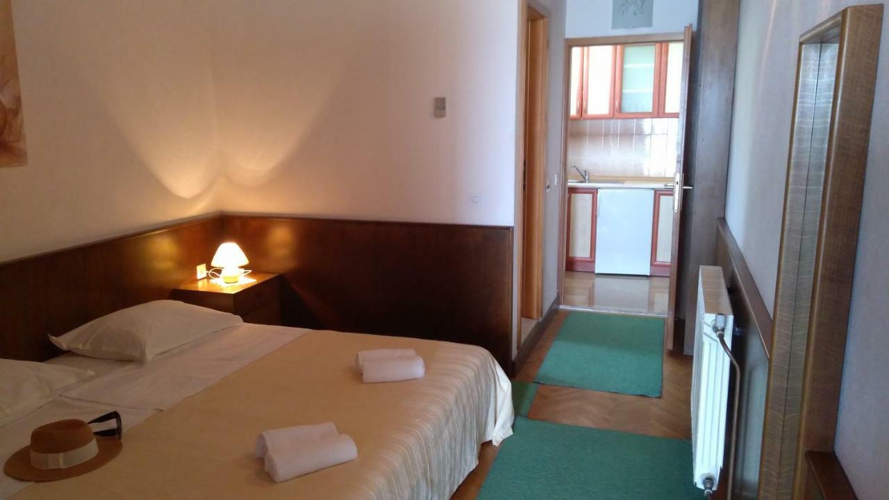 House Nede Medic Hotel Brela Ngoại thất bức ảnh